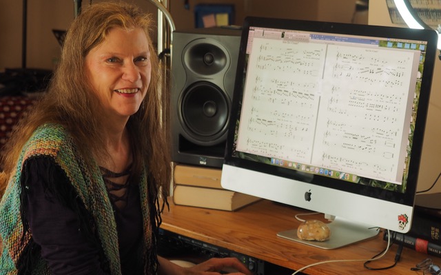 Mariénne Kreitlow at the Computer Composing